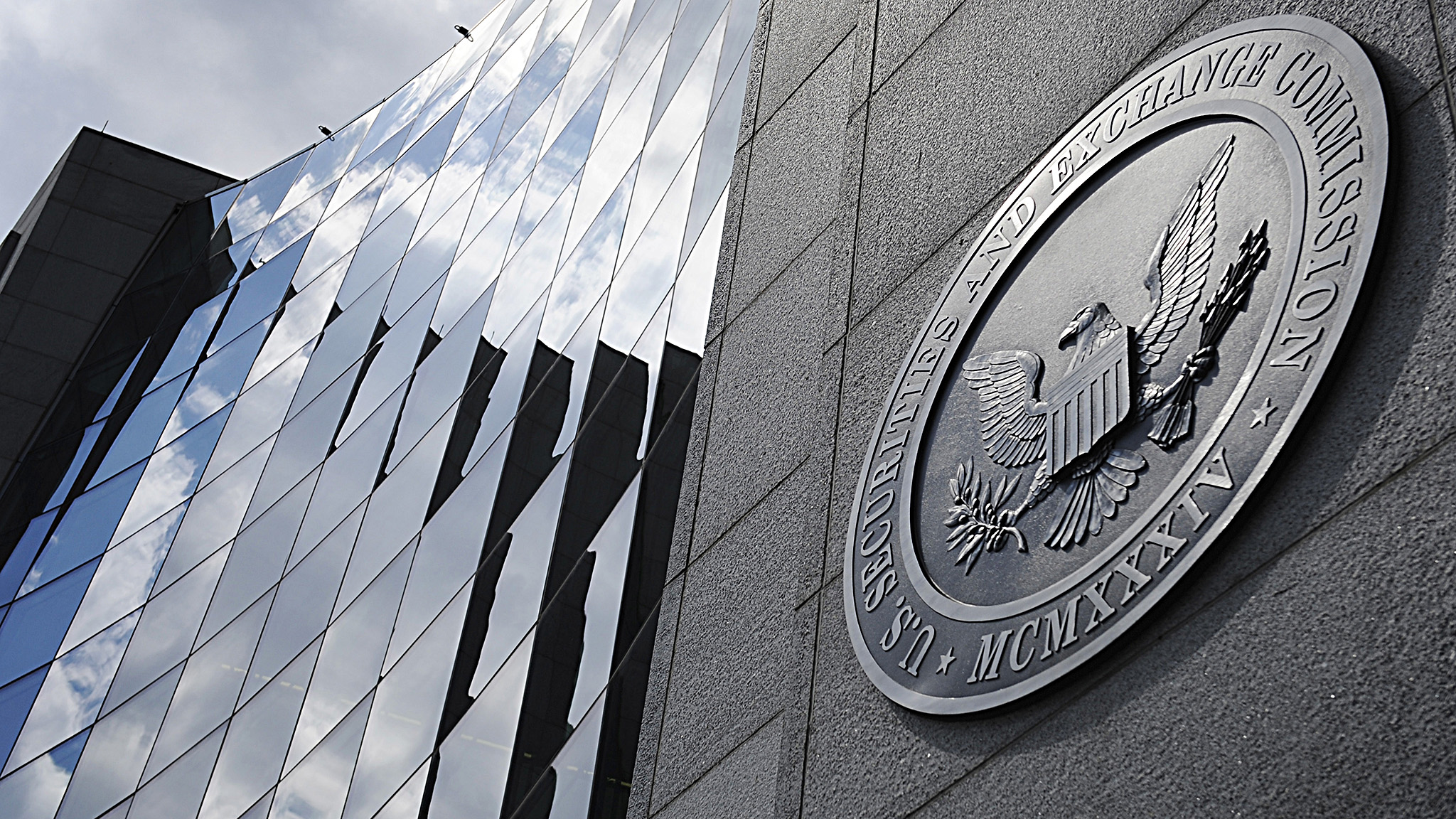 SEC снова за сбалансированное регулирование криптовалюты и ICO в США