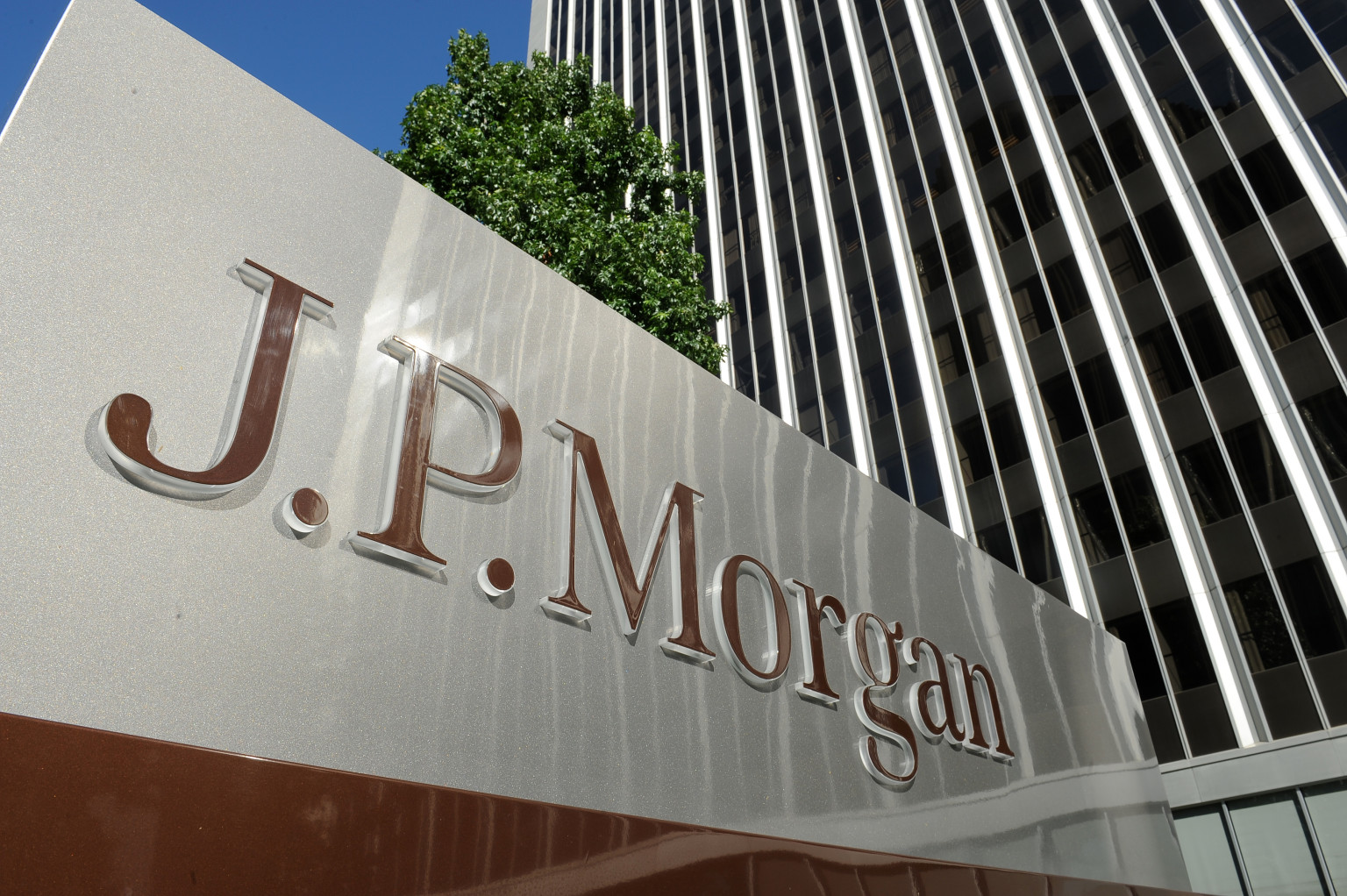 Банк JPMorgan: Биткоином можно диверсифицировать портфели, но не заменить золото